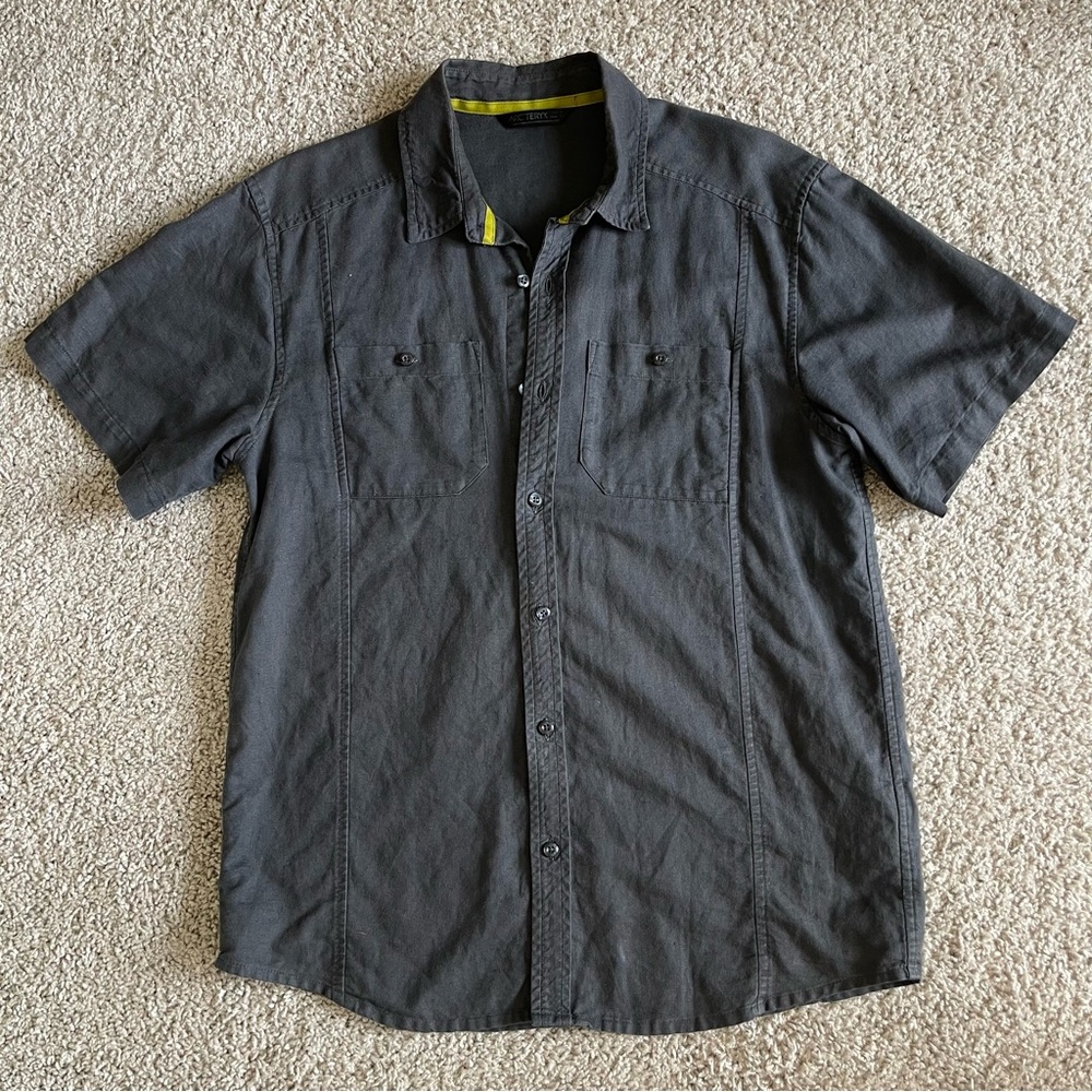 Arc'teryx Pocket Short Sleeve Button Down Linen / Cotton Shirt